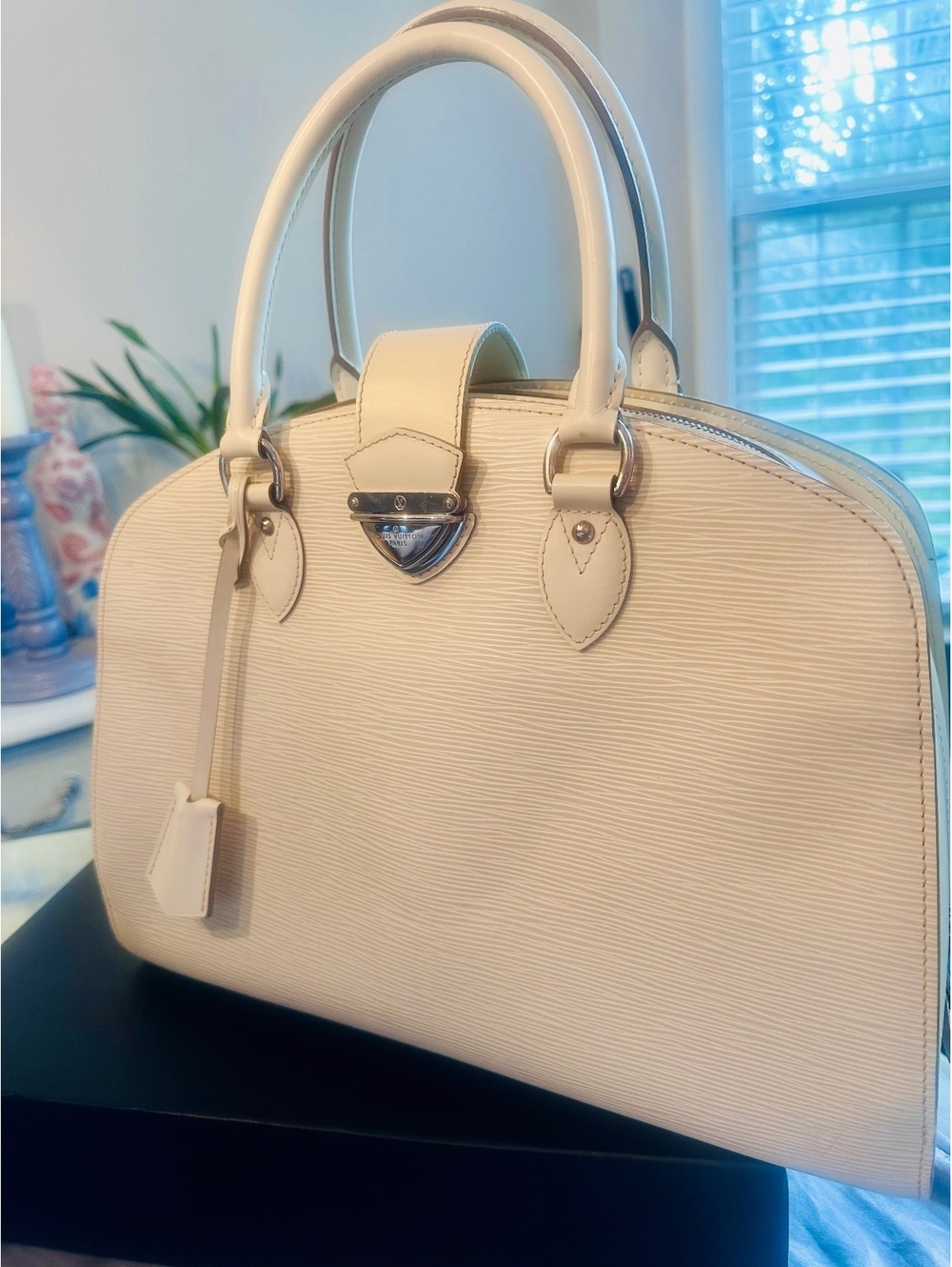 Louis Vuitton Pont Neuf GM Ivory Epi Leather Handbag